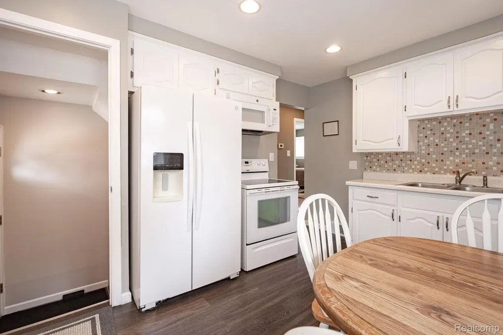 6905 Lathers Street Garden City City MI 48135