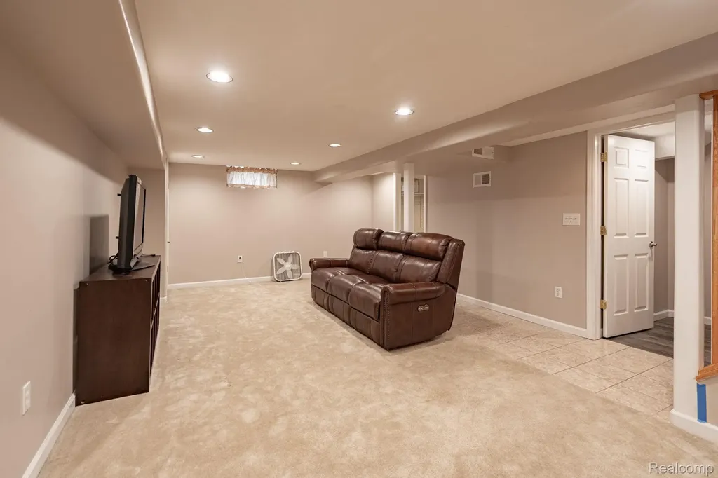 6905 Lathers Street Garden City City MI 48135