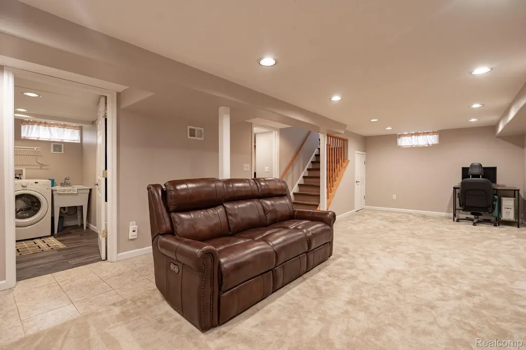 6905 Lathers Street Garden City City MI 48135