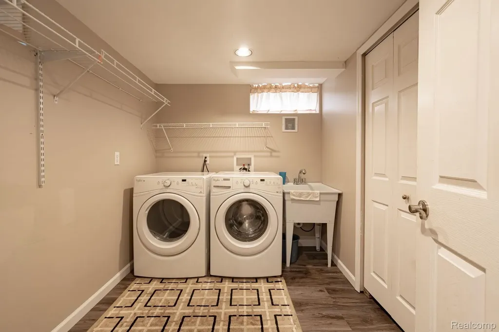 6905 Lathers Street Garden City City MI 48135