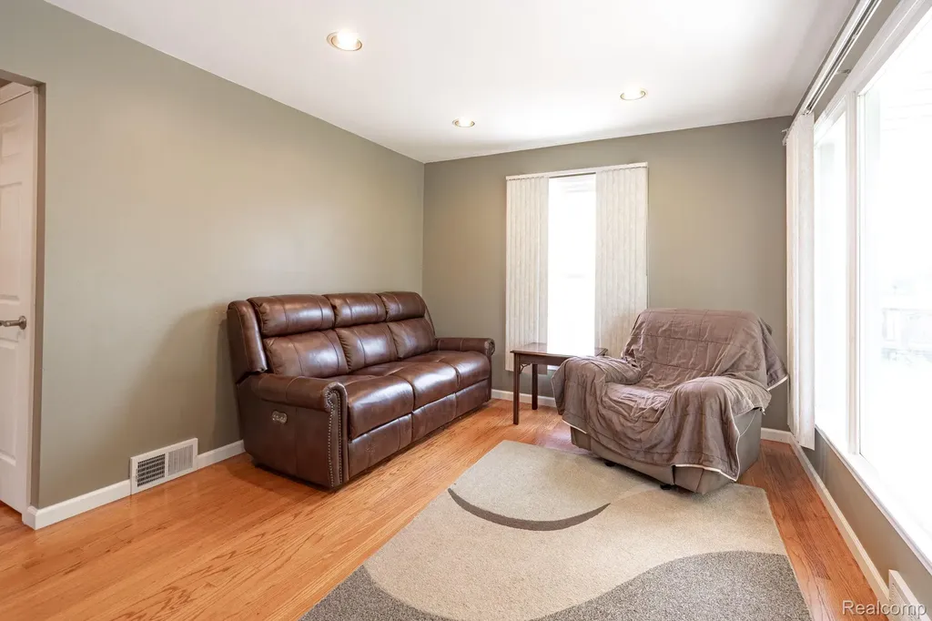 6905 Lathers Street Garden City City MI 48135