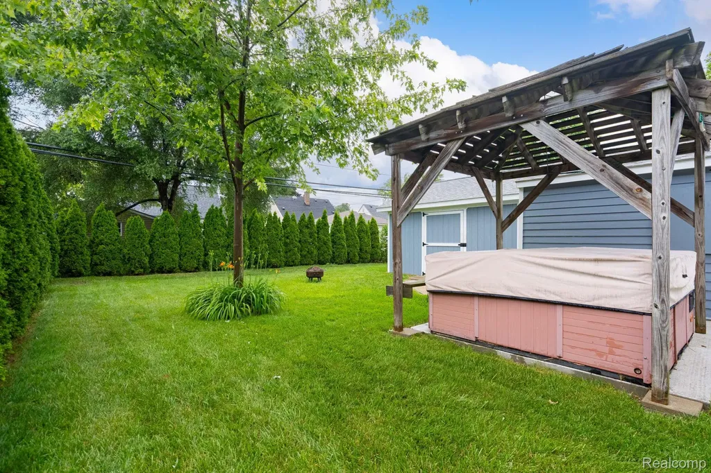 6905 Lathers Street Garden City City MI 48135