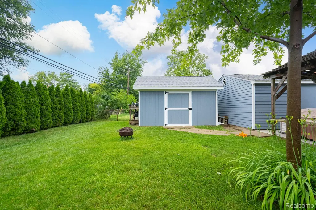 6905 Lathers Street Garden City City MI 48135
