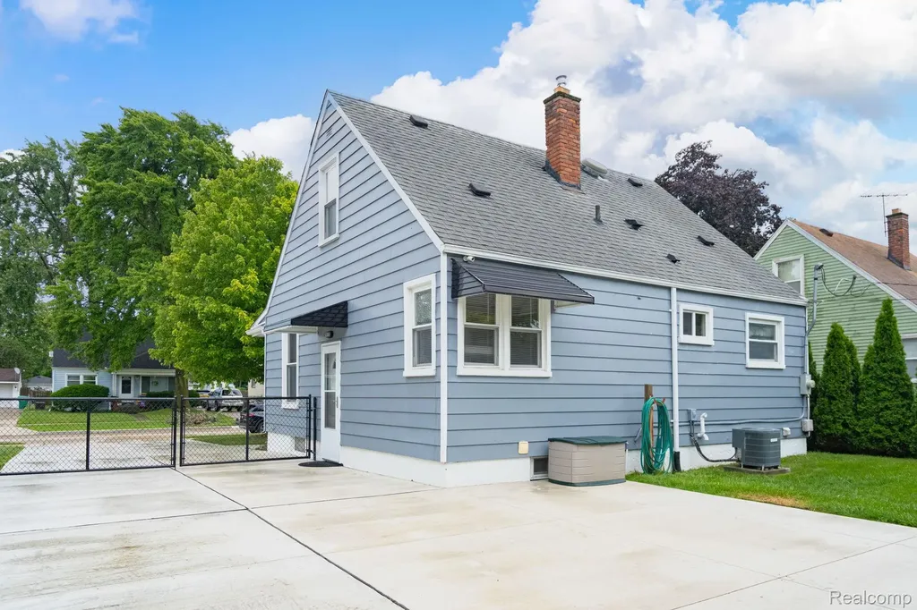 6905 Lathers Street Garden City City MI 48135