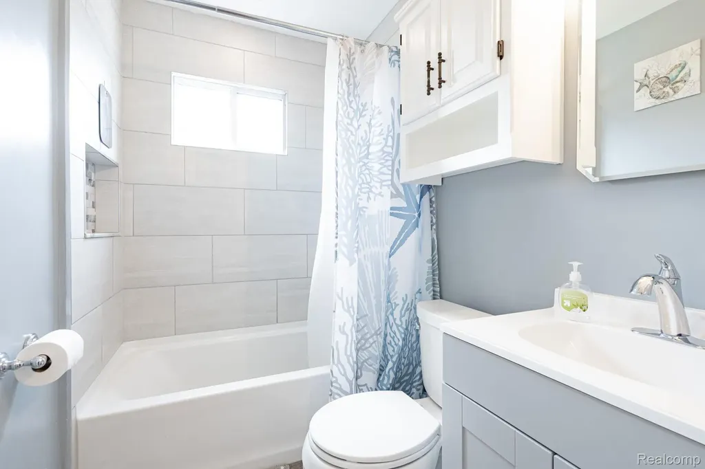 6905 Lathers Street Garden City City MI 48135