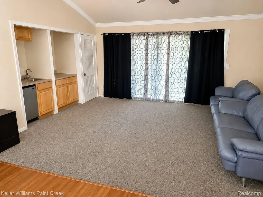 22914 Beaconsfield Avenue Eastpointe City MI 48021