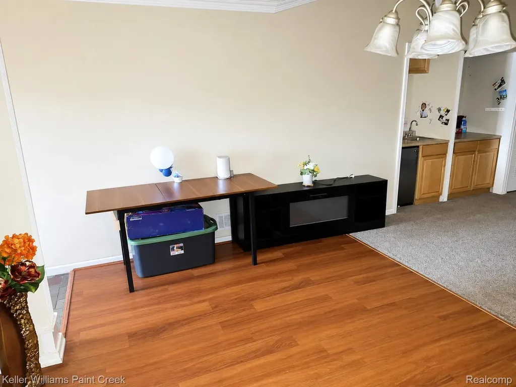 22914 Beaconsfield Avenue Eastpointe City MI 48021