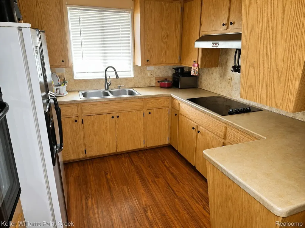 22914 Beaconsfield Avenue Eastpointe City MI 48021