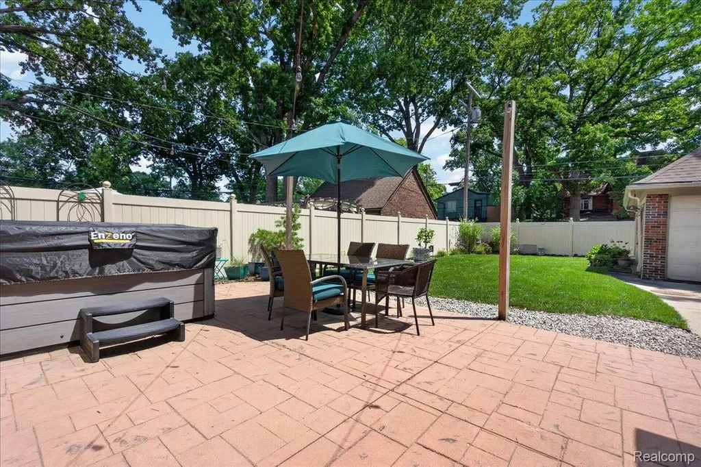 17596 Wildemere Street Detroit City MI 48221