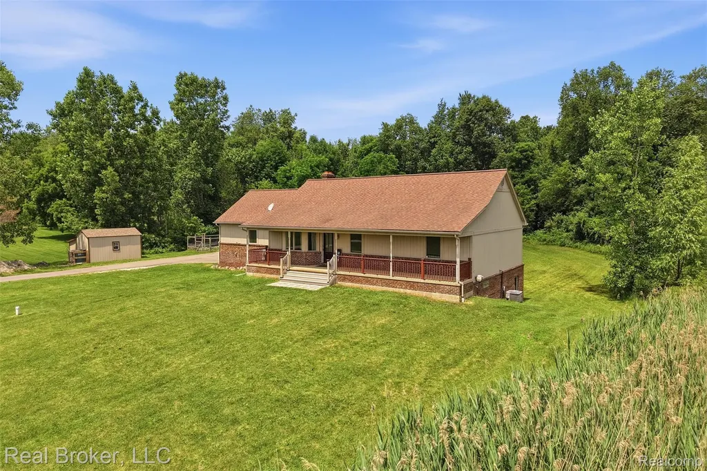 1050 W Brocker Road Metamora Township MI 48455