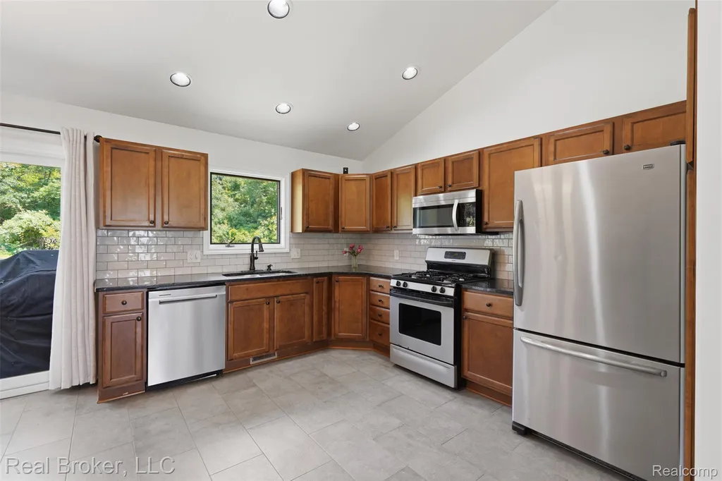 1050 W Brocker Road Metamora Township MI 48455
