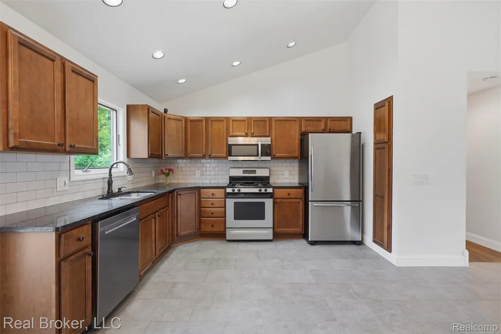 1050 W Brocker Road Metamora Township MI 48455