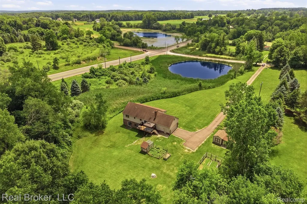 1050 W Brocker Road Metamora Township MI 48455