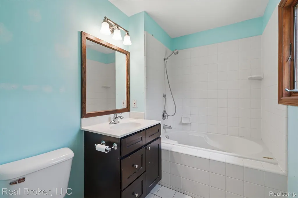 1050 W Brocker Road Metamora Township MI 48455
