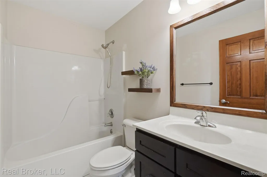 1050 W Brocker Road Metamora Township MI 48455