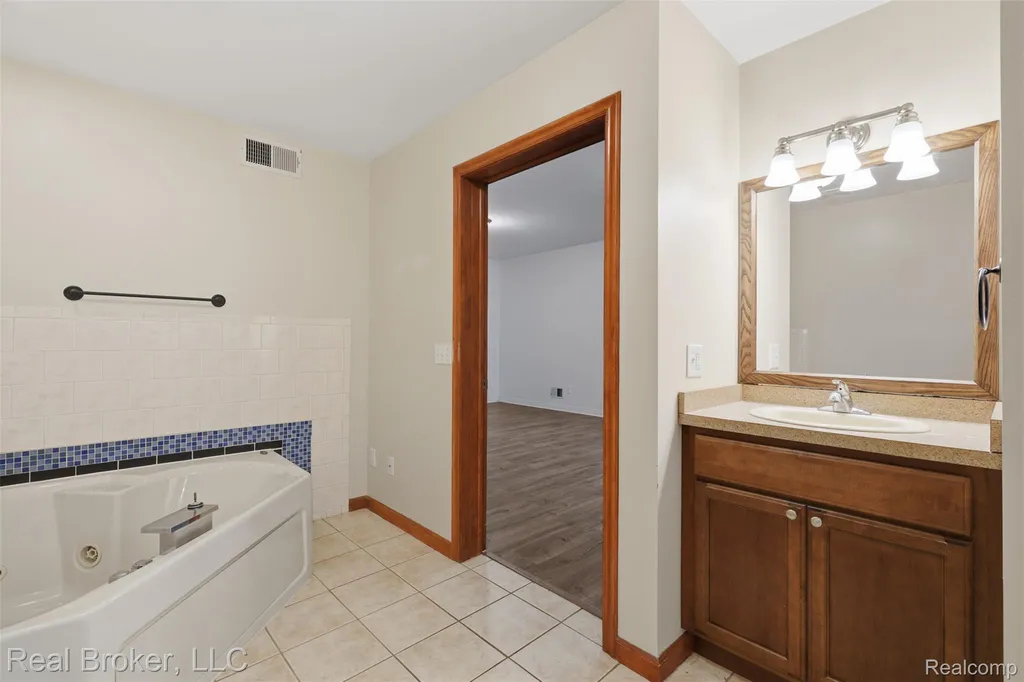 1050 W Brocker Road Metamora Township MI 48455