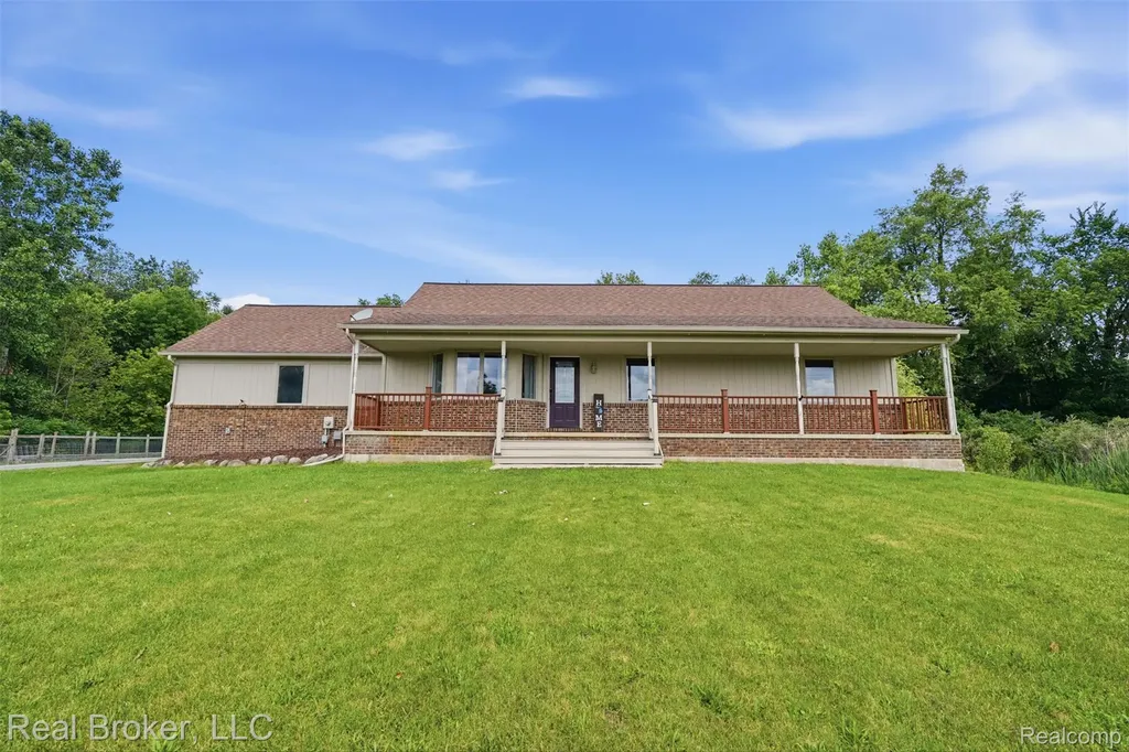 1050 W Brocker Road Metamora Township MI 48455