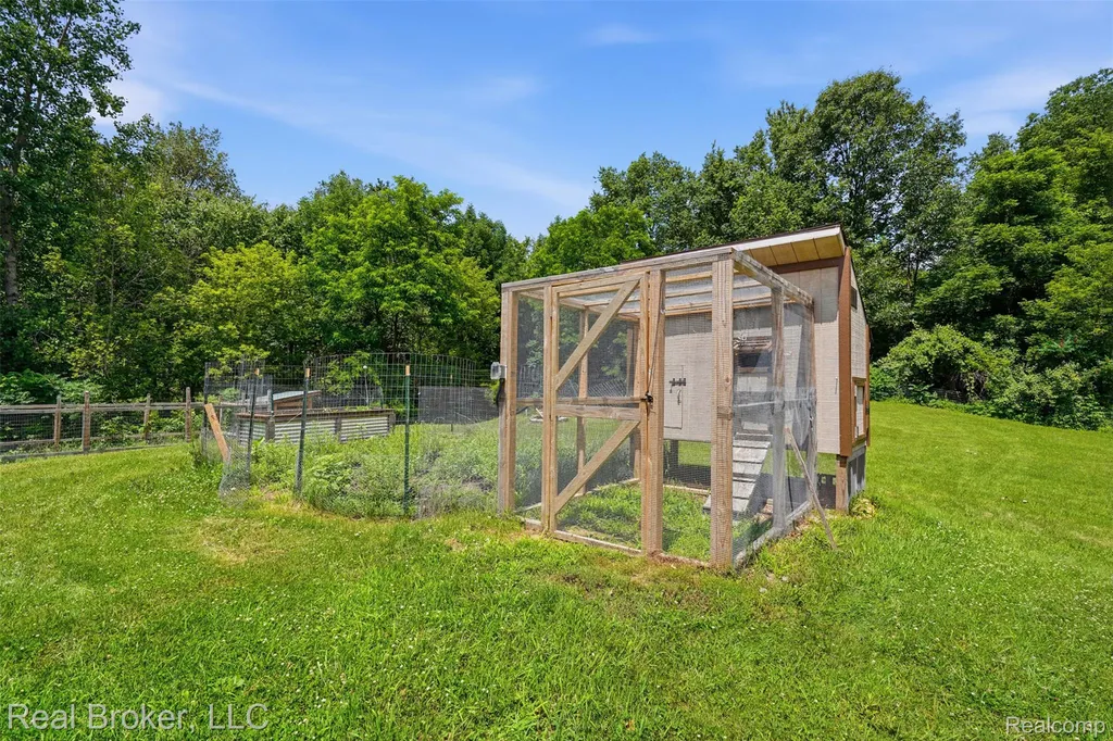 1050 W Brocker Road Metamora Township MI 48455