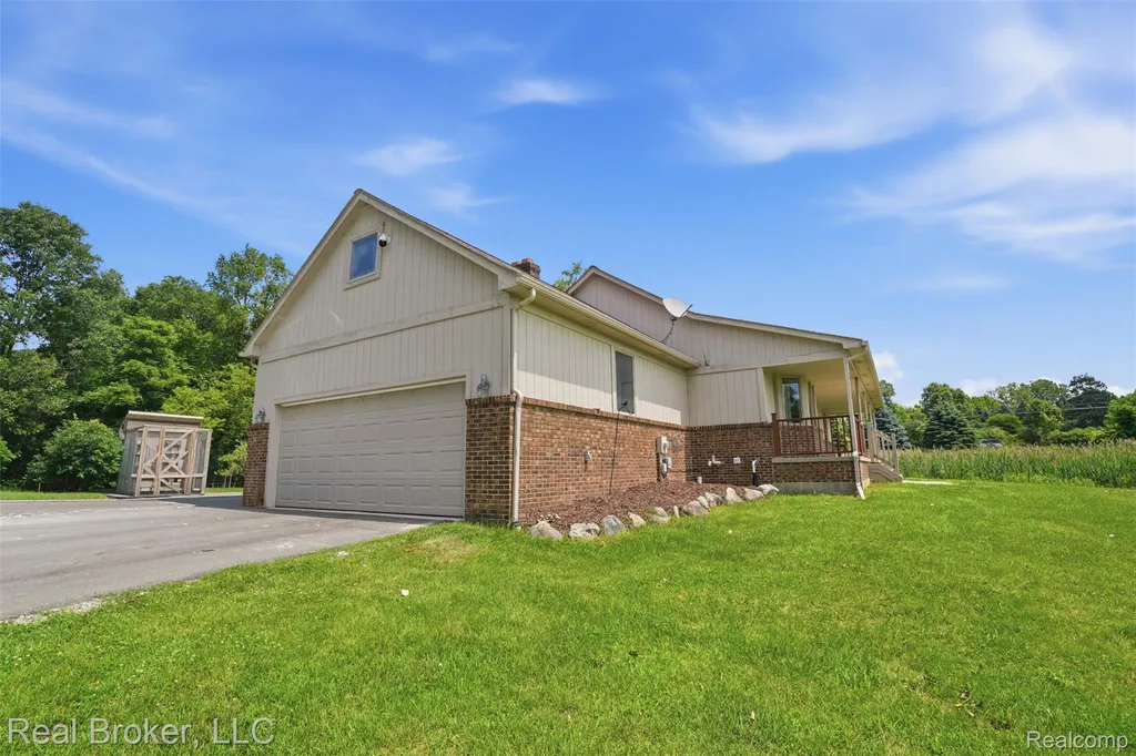 1050 W Brocker Road Metamora Township MI 48455