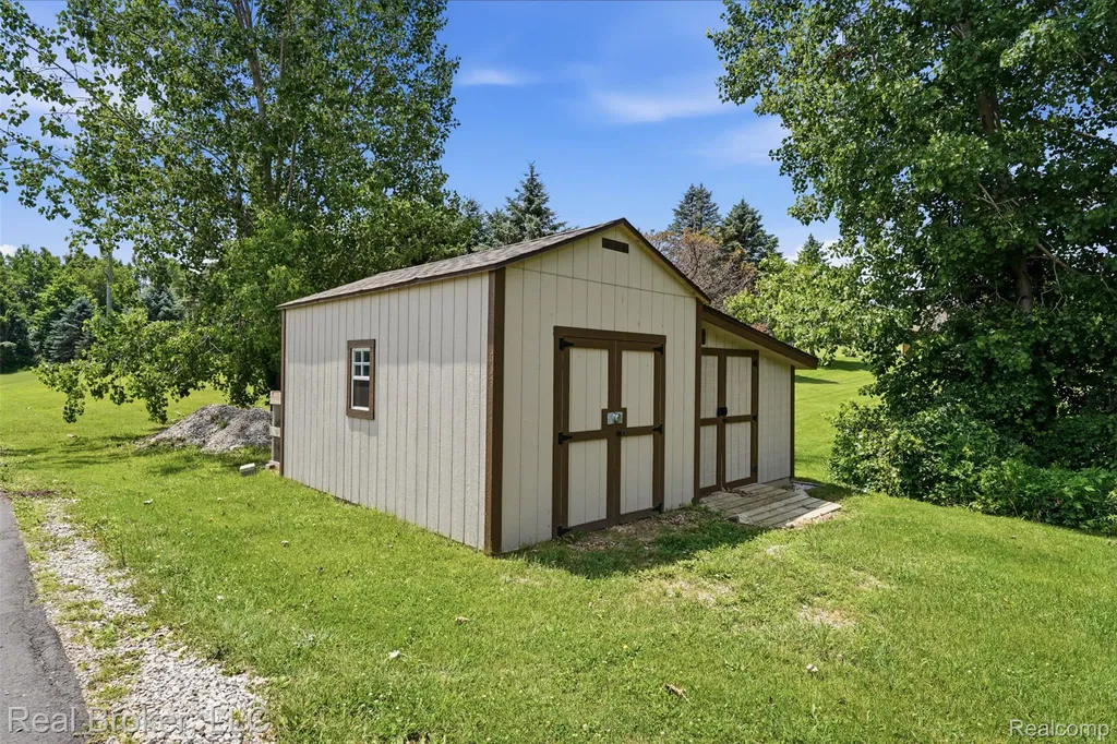 1050 W Brocker Road Metamora Township MI 48455