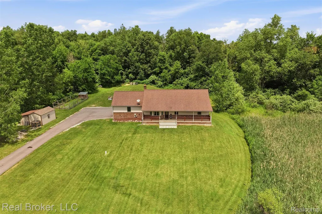 1050 W Brocker Road Metamora Township MI 48455