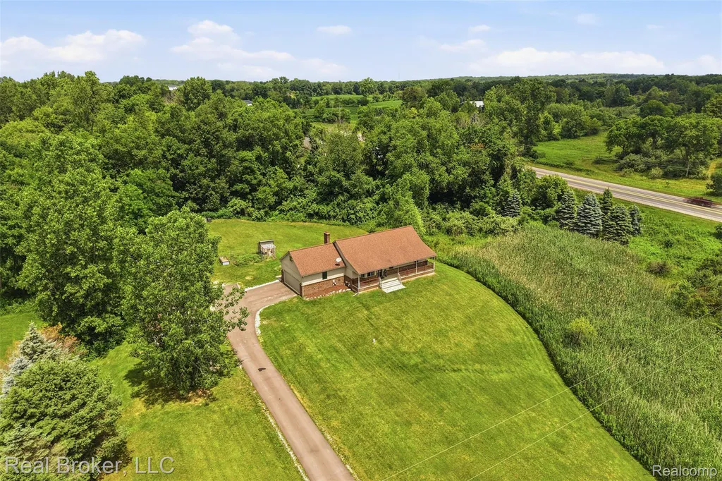 1050 W Brocker Road Metamora Township MI 48455
