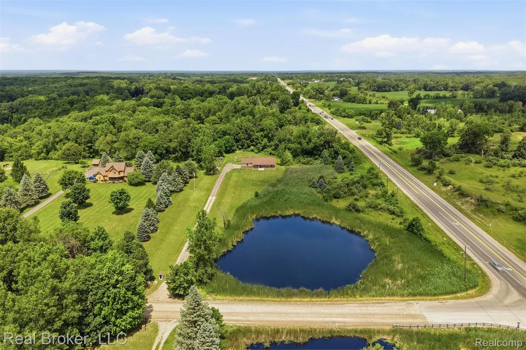 1050 W Brocker Road Metamora Township MI 48455