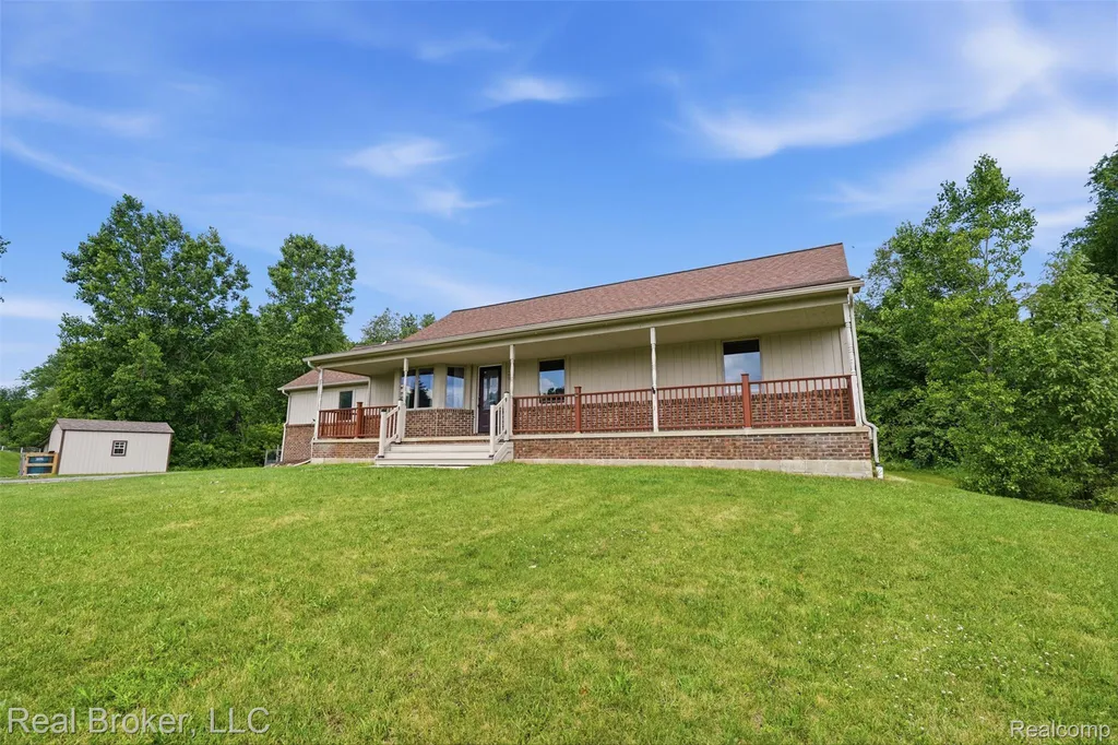 1050 W Brocker Road Metamora Township MI 48455