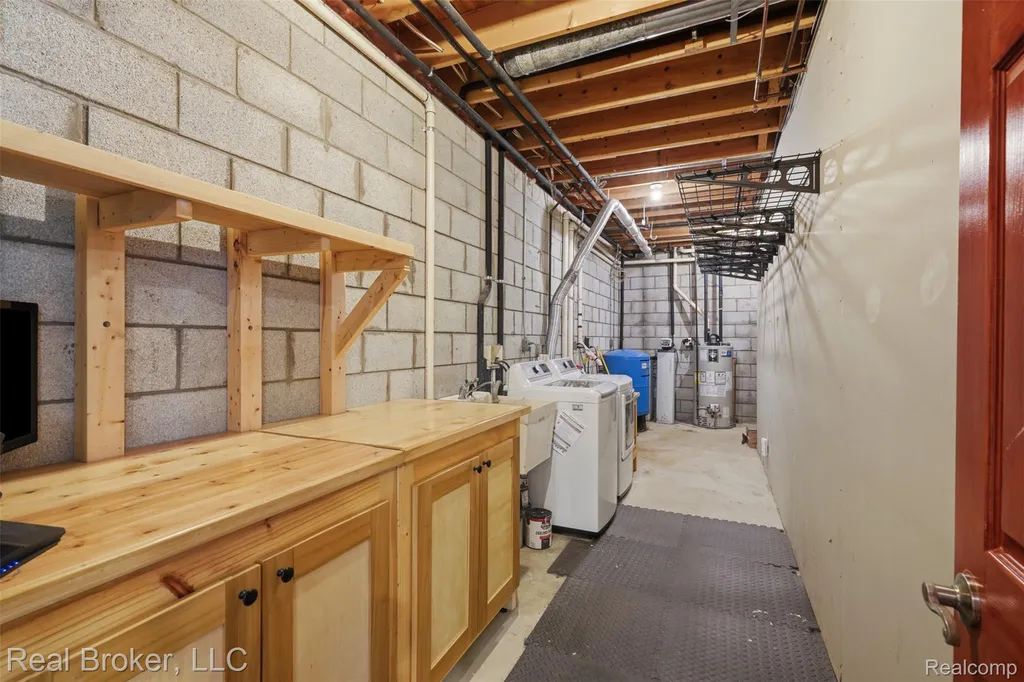 1050 W Brocker Road Metamora Township MI 48455