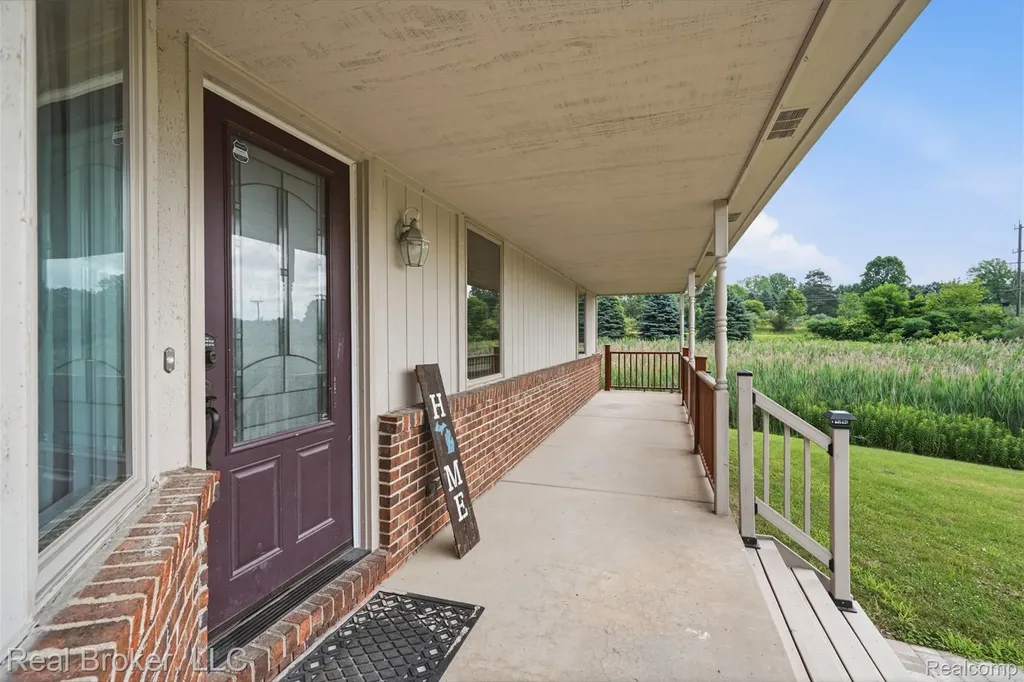 1050 W Brocker Road Metamora Township MI 48455