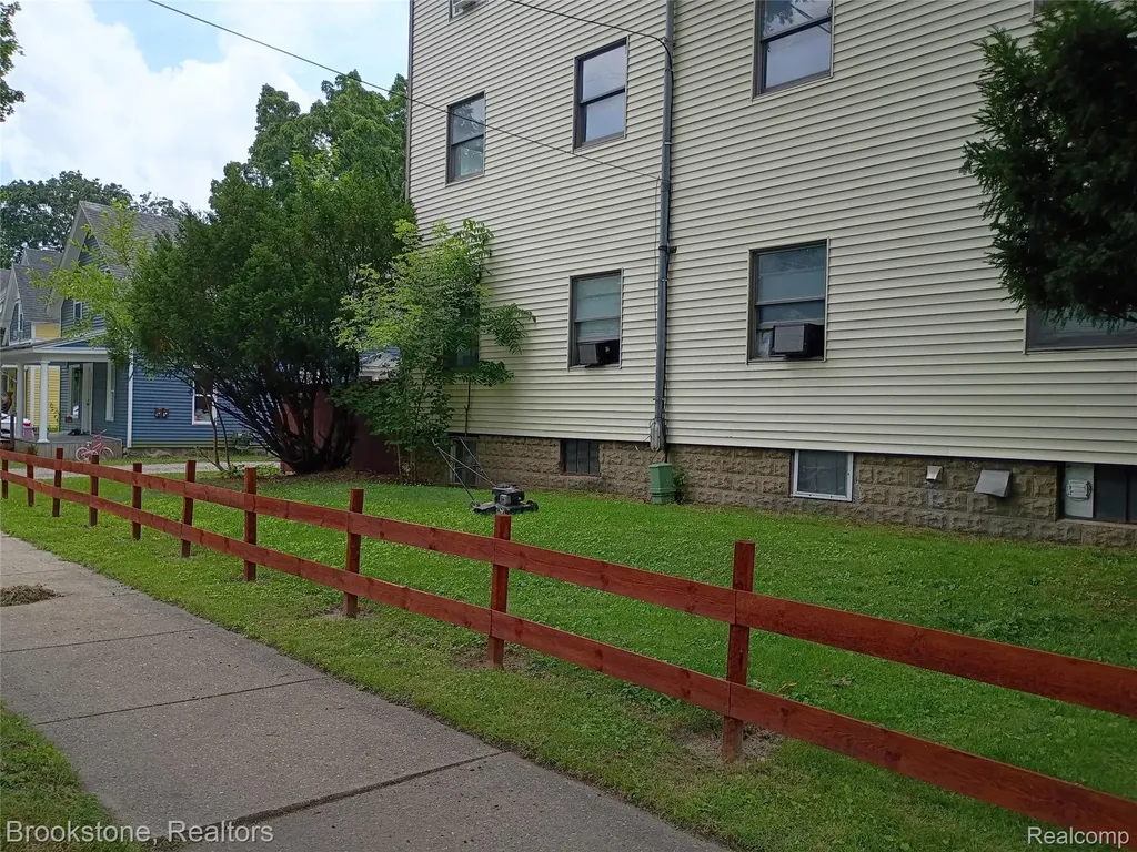 510 Pleasant Street Charlotte City MI 48813
