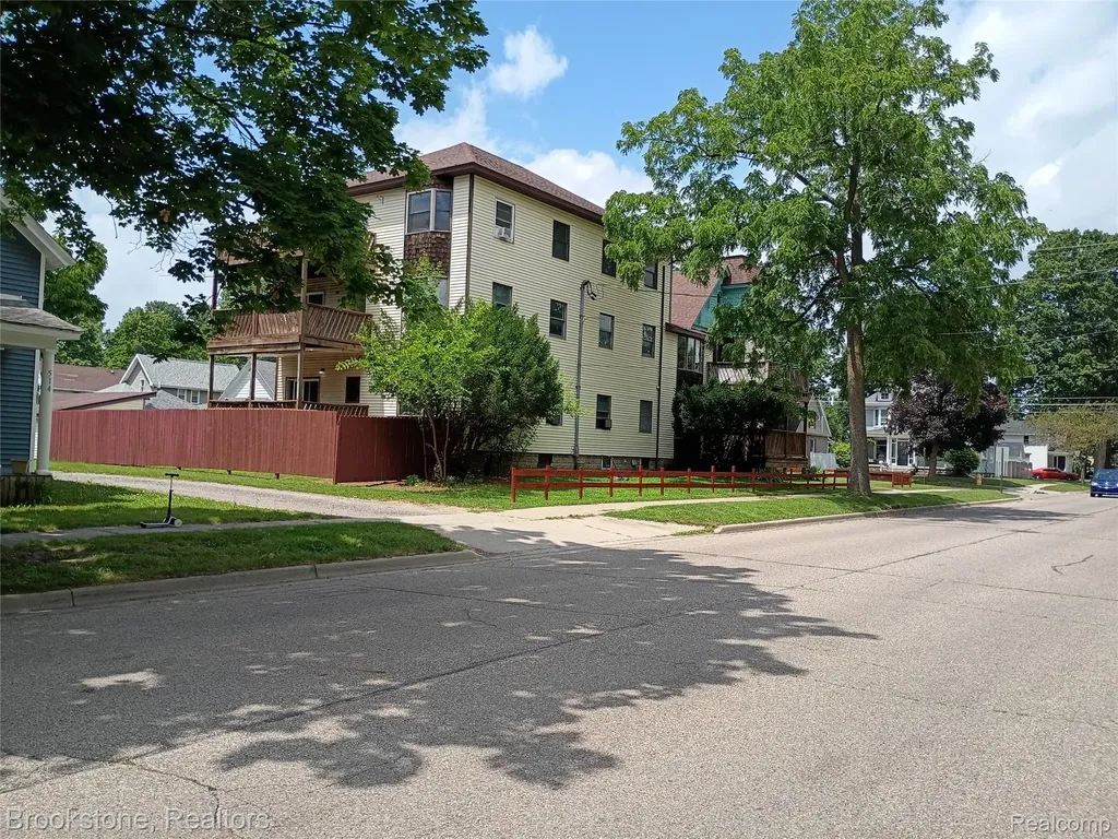 510 Pleasant Street Charlotte City MI 48813