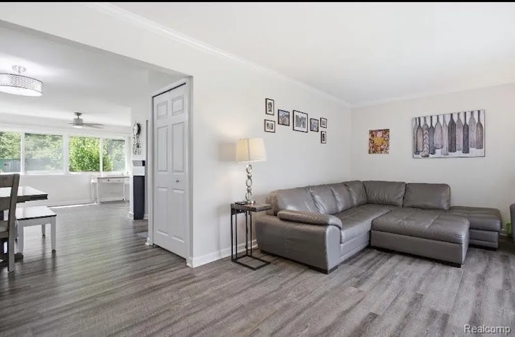 1517 W Oakley Park Road Commerce Charter Township MI 48390