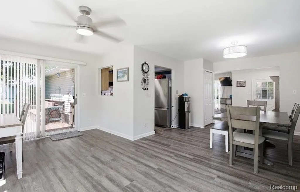 1517 W Oakley Park Road Commerce Charter Township MI 48390