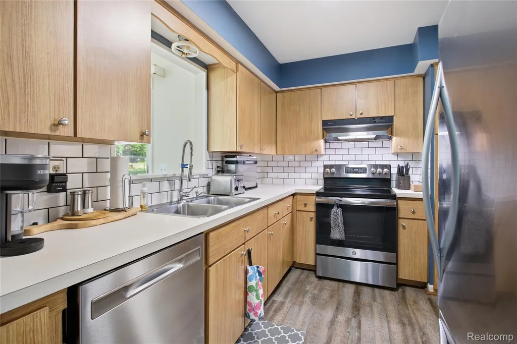 1517 W Oakley Park Road Commerce Charter Township MI 48390