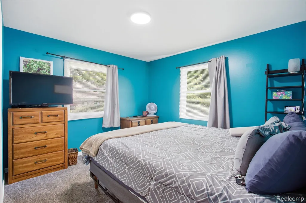 1517 W Oakley Park Road Commerce Charter Township MI 48390