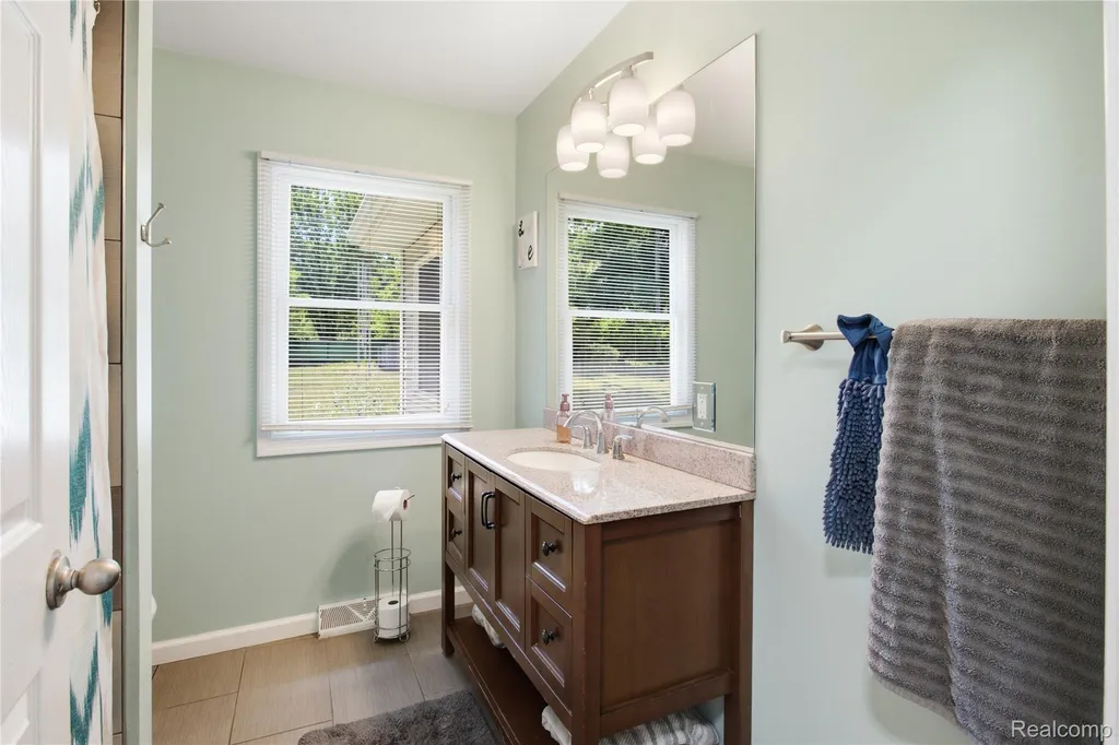 1517 W Oakley Park Road Commerce Charter Township MI 48390