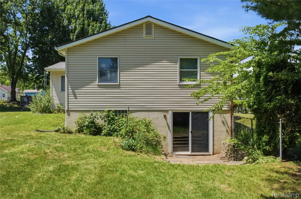 1517 W Oakley Park Road Commerce Charter Township MI 48390