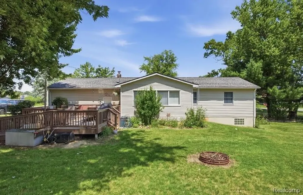 1517 W Oakley Park Road Commerce Charter Township MI 48390