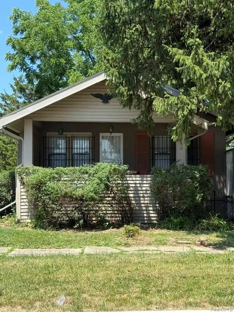 2830 Reynolds Street Flint City MI 48503