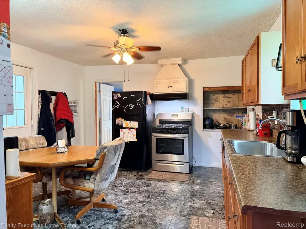 38303 Little Mack Avenue Clinton Charter Township MI 48036