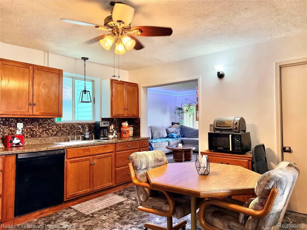 38303 Little Mack Avenue Clinton Charter Township MI 48036