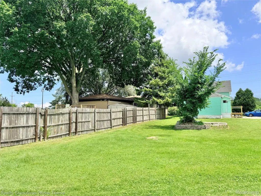 38303 Little Mack Avenue Clinton Charter Township MI 48036