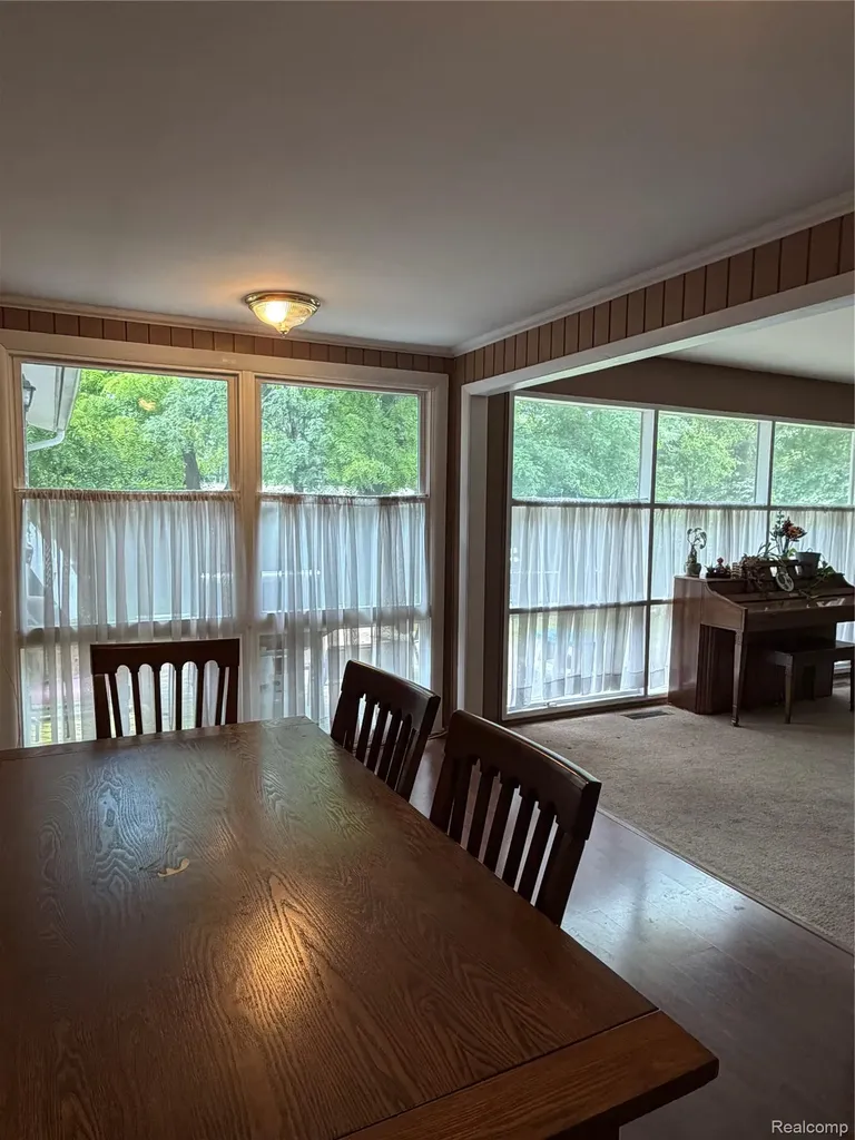 1814 Rockcreek Lane Flint City MI 48507