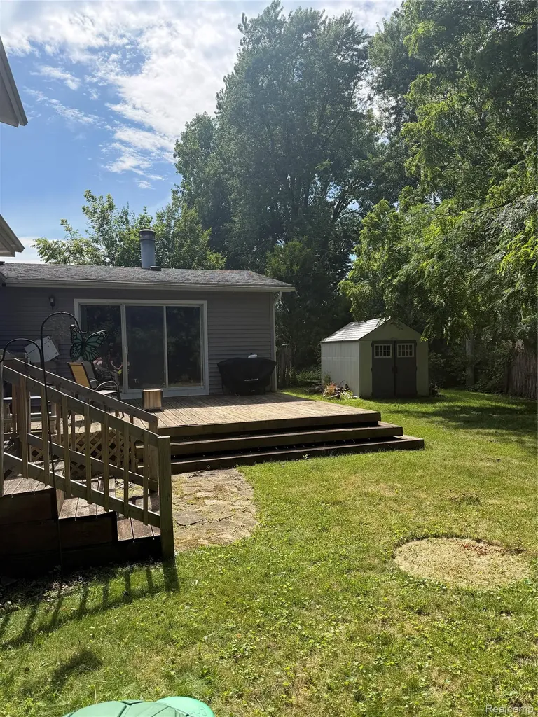 1814 Rockcreek Lane Flint City MI 48507