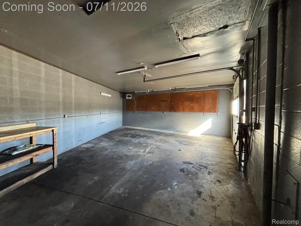 17245 Telegraph Road Detroit City MI 48219