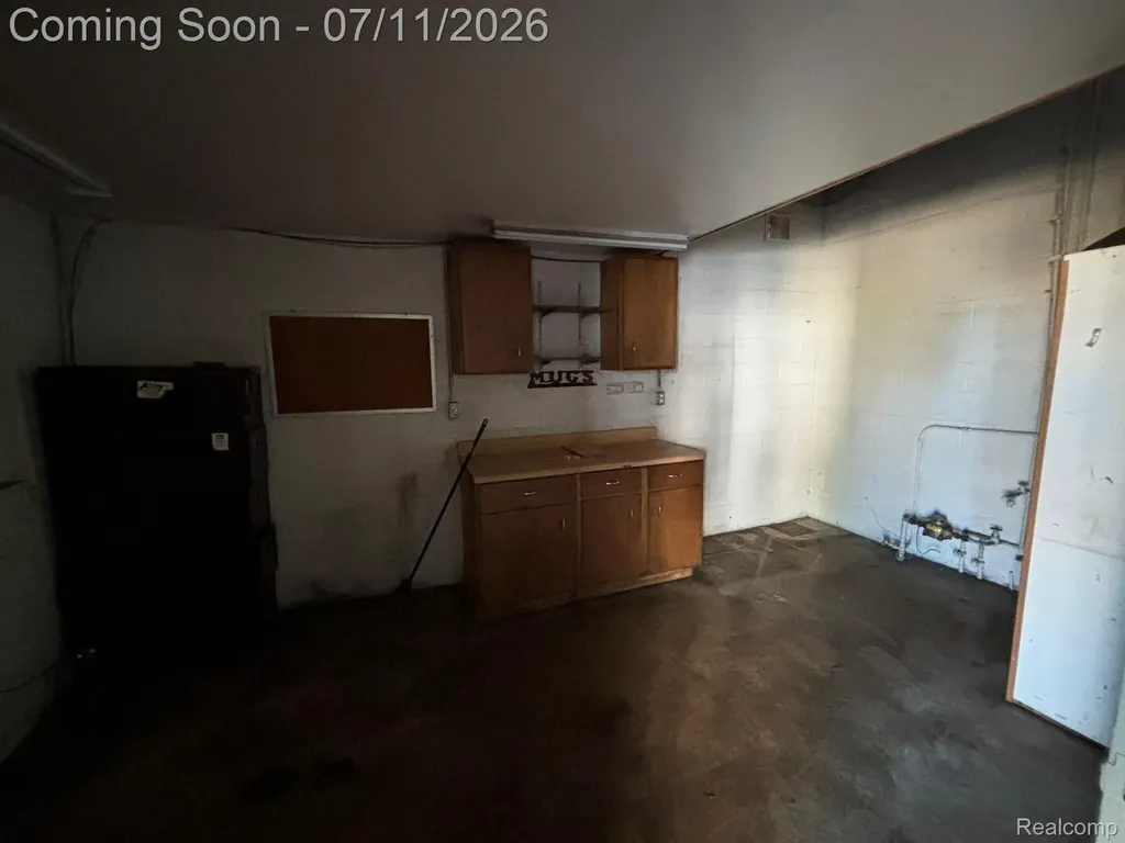 17245 Telegraph Road Detroit City MI 48219