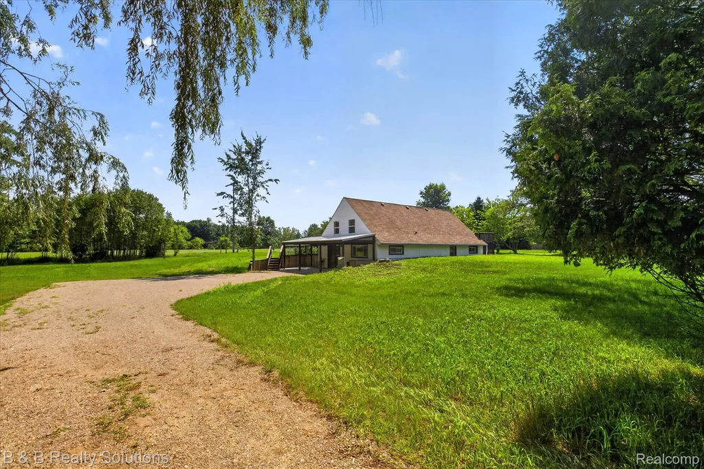 1564 Burnside Road Deerfield Township MI 48461