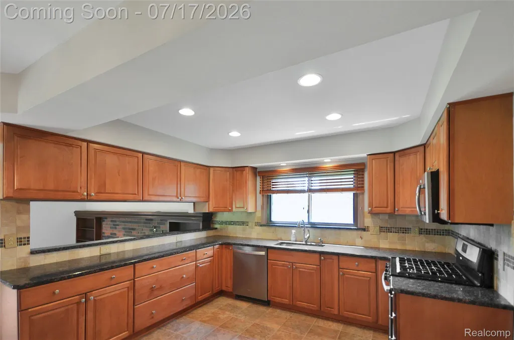 3634 Tracy Drive Sterling Heights City MI 48310