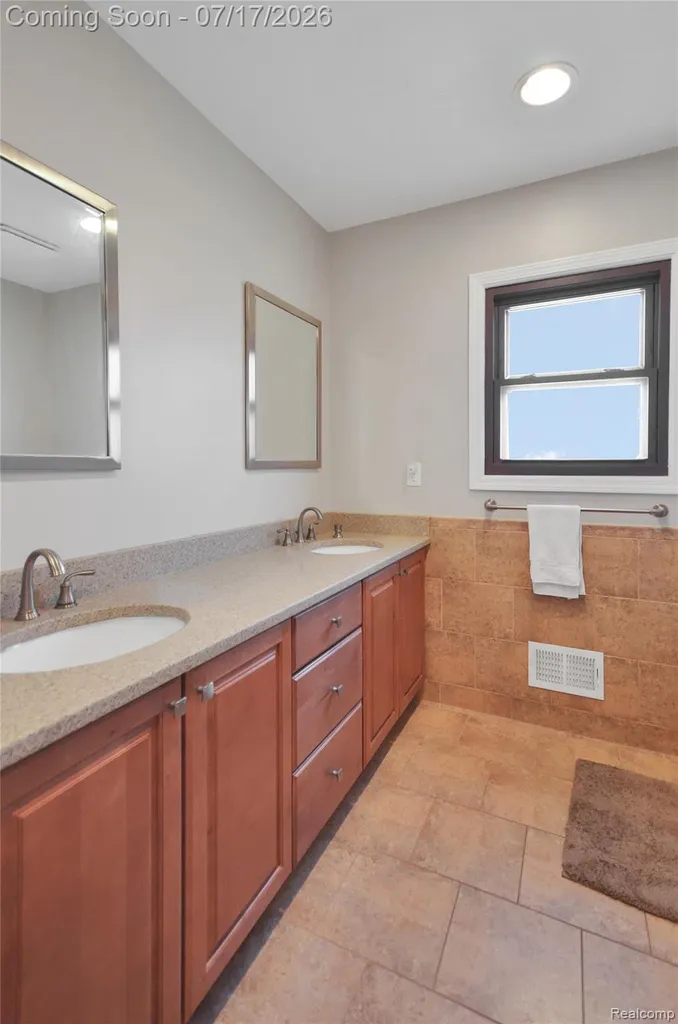 3634 Tracy Drive Sterling Heights City MI 48310